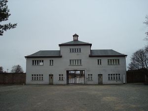 800px-Sachsenhausen_entrada
